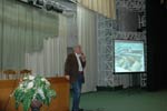 Зданович Г.Б. демонстрирует фотоснимки из Аркаима